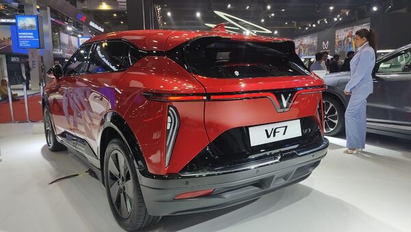 VinFast VF7